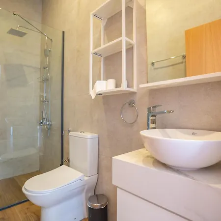 Beautiful And Bright 2-bedroom