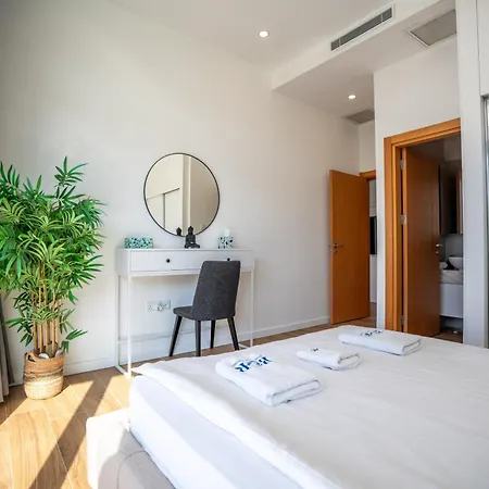 Beautiful And Bright 2-bedroom *